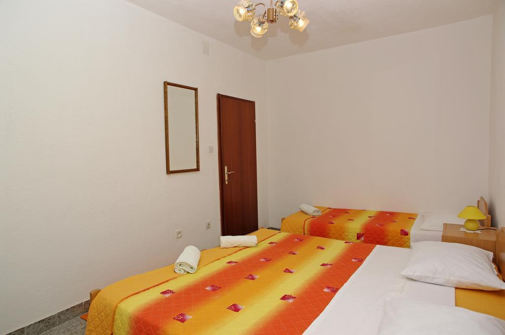 Katica Apartments Bol Exterior photo