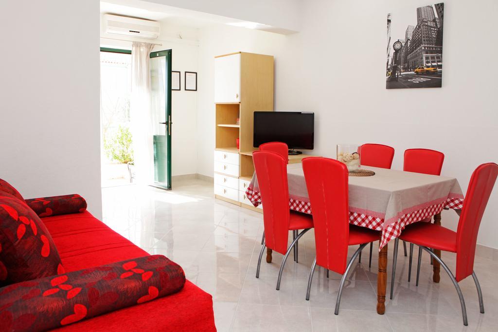 Katica Apartments Bol Exterior photo