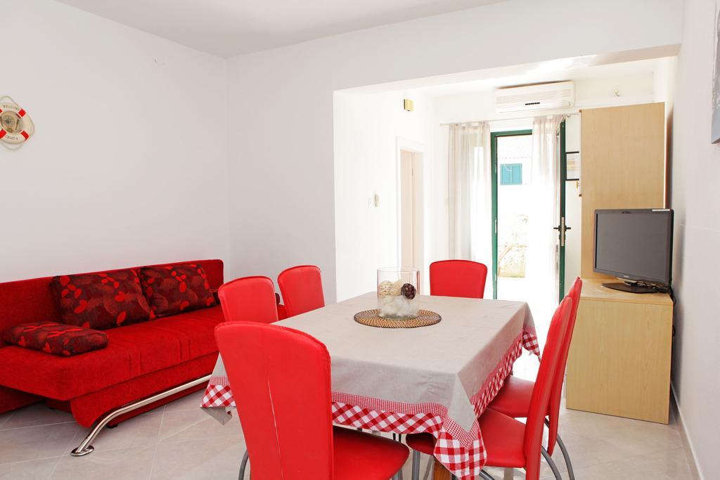 Katica Apartments Bol Exterior photo